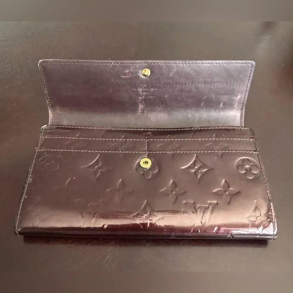 Louis Vuitton Vernis Amarant Sarah Wallet